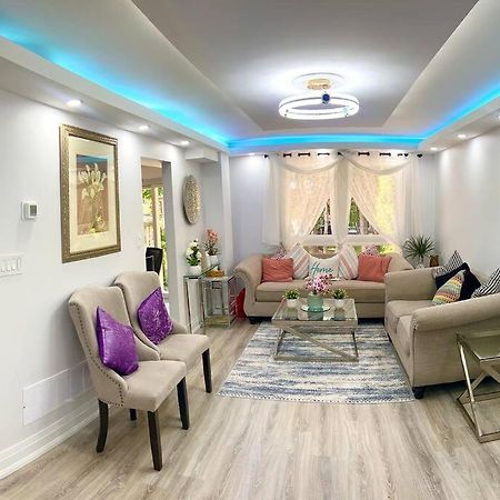 Super Luxury Family Home - 3 Bedrooms, 1 Full Bathroom And 1 Half Washroom With Free Parking, Wifi, Netflix Toronto Exterior foto