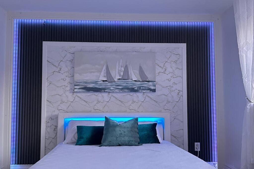 Super Luxury Family Home - 3 Bedrooms, 1 Full Bathroom And 1 Half Washroom With Free Parking, Wifi, Netflix Toronto Exterior foto